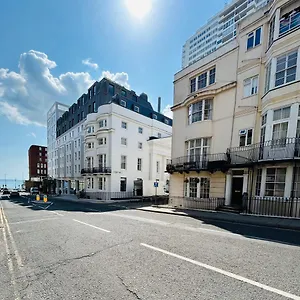 Two Top Central Beach Studios - Also Separate Spa Cabin And Watersports , Brighton United Kingdom